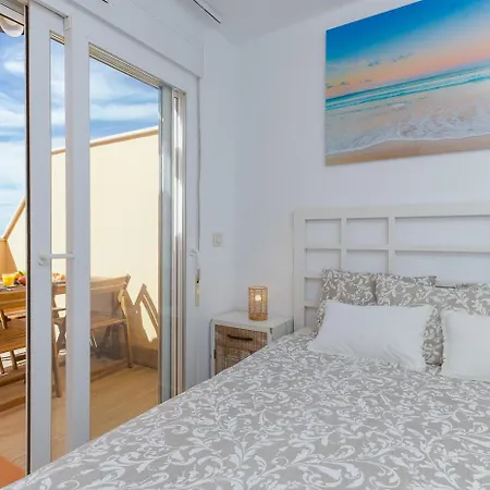 La Marina Penthouse By Rent - Wifi, Ac, Parking * タリファ