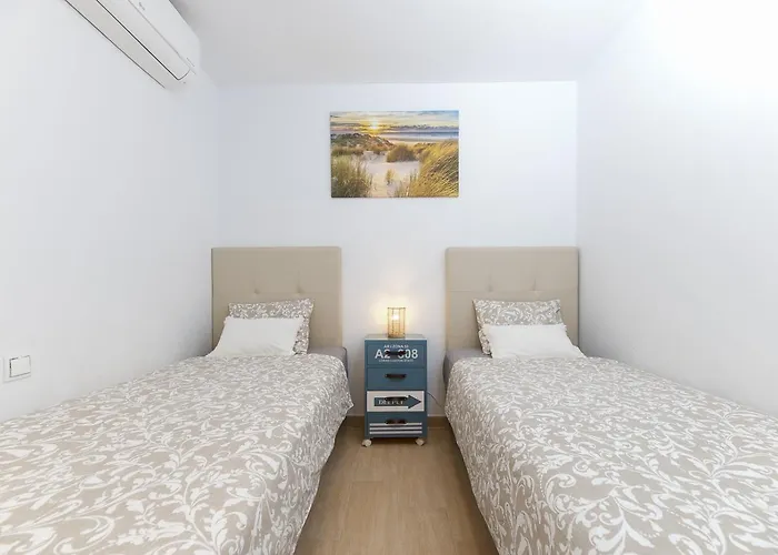 La Marina Penthouse By Rent - Wifi, Ac, Parking *