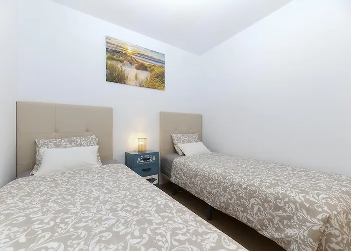 La Marina Penthouse By Rent - Wifi, Ac, Parking